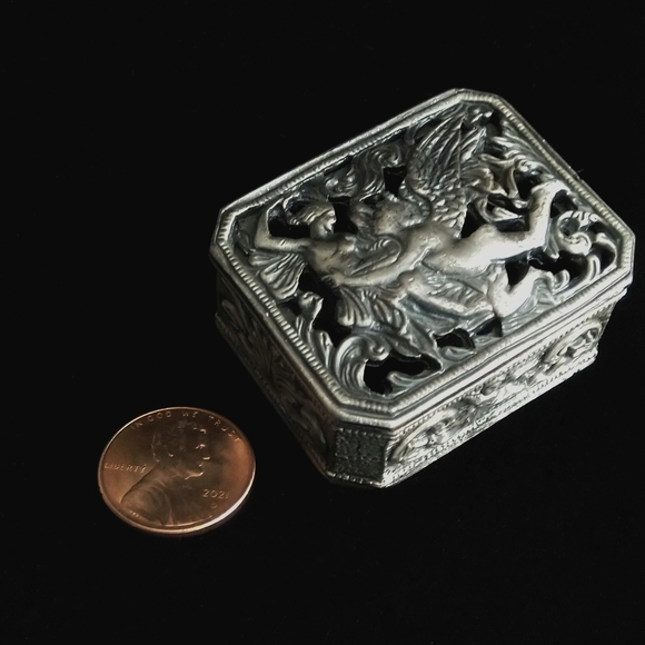 Angel scene trinket box pewter color - Picture 3 of 3